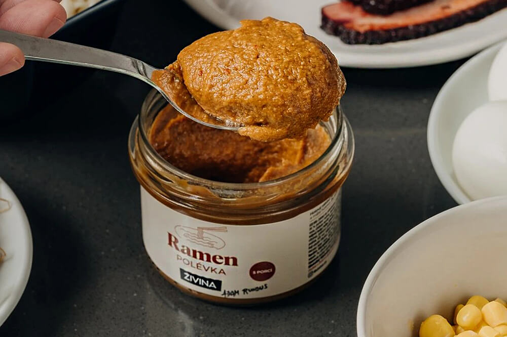 ŽIVINA Ramen polévka Adam Rundus